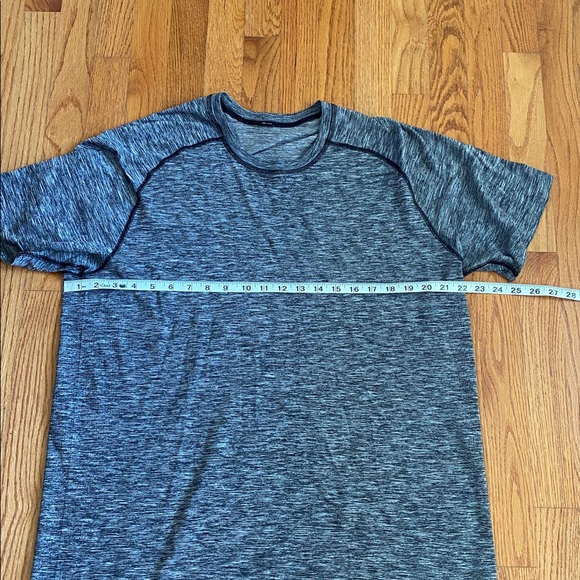 Lululemon Mens Short Sleeve Size XL - Picture 2 of 6